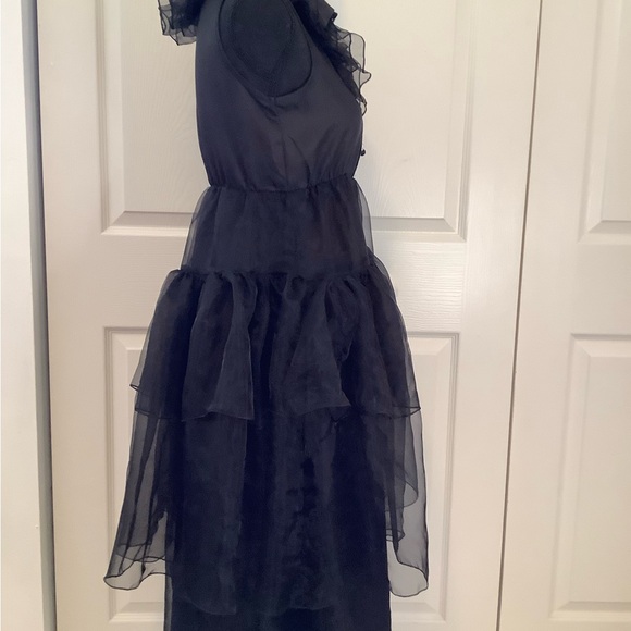 Elegant Black Tiered Dress - Picture 4 of 8